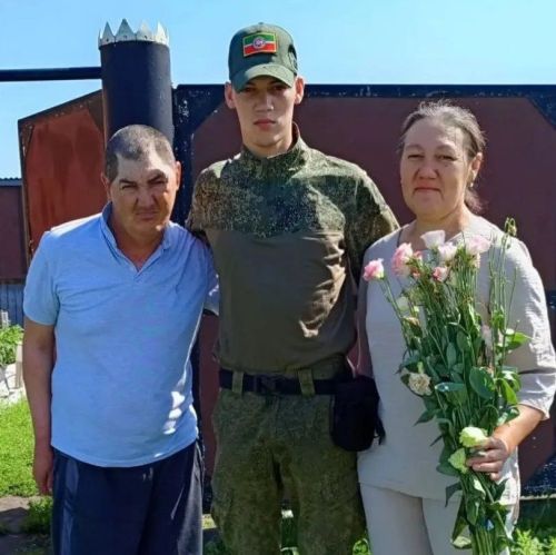 Салман авылына берьюлы ике солдат кайтып төште