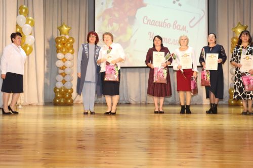 В Алькеевском районе прошел праздничный концерт, посвященный Дню учителя