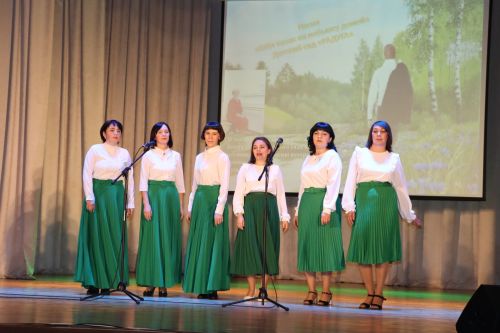 В районном доме культуры прошел смотр коллективов художественной самодеятельности сферы образования