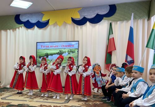 “Ромашка” балалар бакчасына йөрүчеләр махсус хәрби операциядә катнашучы хәрби белән очрашты