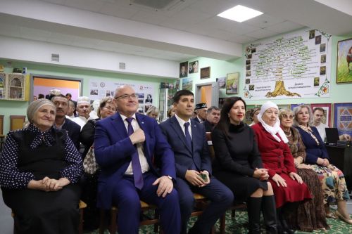 Казан кооператив институтының Дәрдемәнд исемендәге Татар мәдәнияте үзәгендә “Пар канатлар” дип аталучы Гаилә бәйрәме  узды.