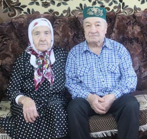Иске Әнҗерә авылындагы Мөршидә һәм Радик Шәйдуллиннар бриллиант туйларын билгеләп үтәләр