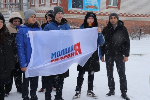 Базарлы Матакта Азат итүче солдат hәйкәле каршысында митинг узды.