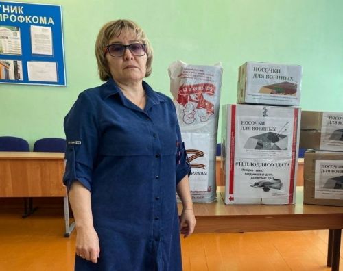 Учительница Юхмачинской школы Наталия Пичугина  принимает активное  участие во Всероссийской акции «Тепло для солдата»
