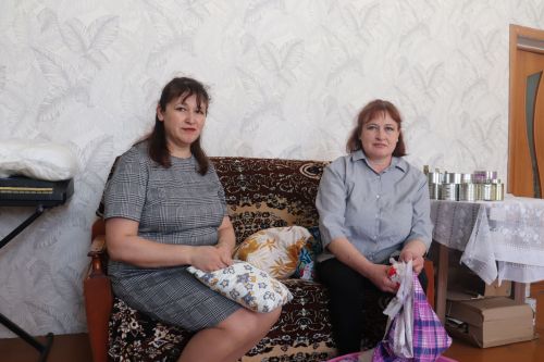 Чуаш Борнае авылында яшәүче бертуган Алена Шумакова һәм Евгения Еликова “Ярдәм янәшә” акциясендә  актив катнашалар