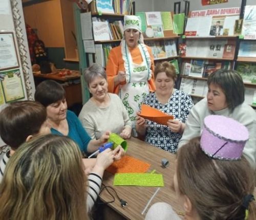 Түбән Әлки авыл китапханәсендә “Татар халкының милли киемнәре“  исемле чара үтте