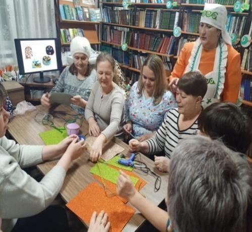 Түбән Әлки авыл китапханәсендә “Татар халкының милли киемнәре“  исемле чара үтте