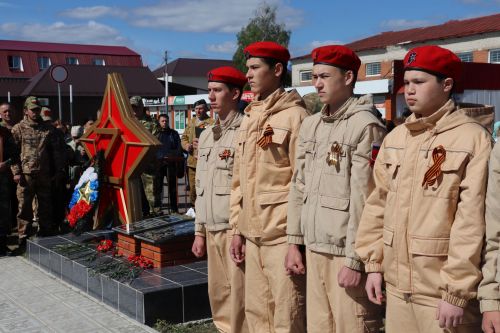 В Алькеевском районе в числе первых в Татарстане открыли обелиск памяти земляков, героически погибших в ходе СВО