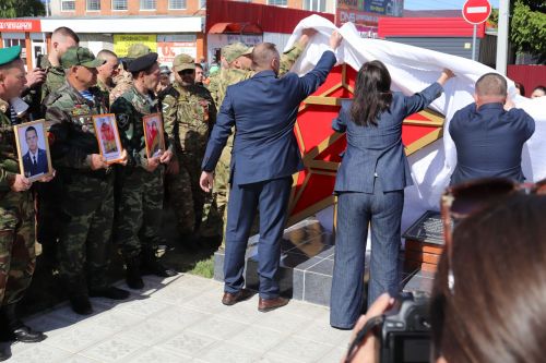 В Алькеевском районе в числе первых в Татарстане открыли обелиск памяти земляков, героически погибших в ходе СВО