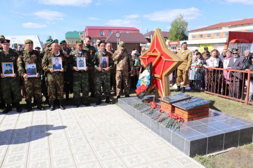 В Алькеевском районе в числе первых в Татарстане открыли обелиск памяти земляков, героически погибших в ходе СВО