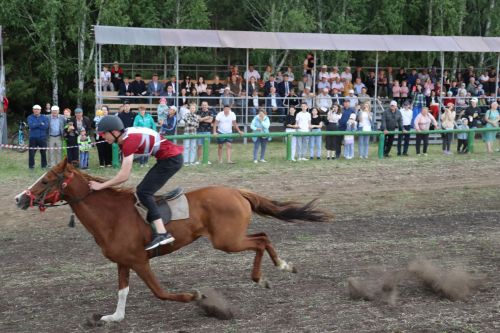 Ат чабышы бәйрәмгә көч-дәрт бирә