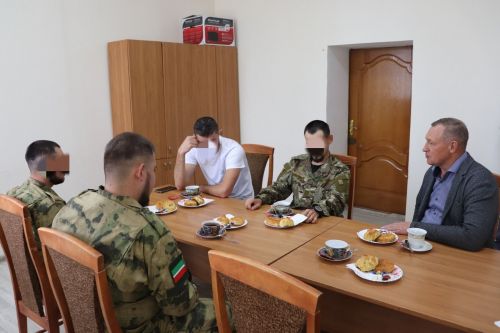 Район башлыгы дүрт  хәрби егете белән очрашты