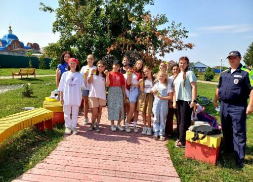 Автоинспекторы в Центральном парке встретились с ребятами