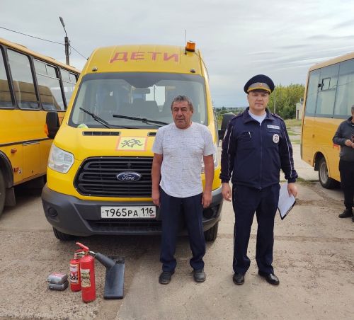 Дорожные инспекторы проверили состояние школьных автобусов на соответствие техническим требованиям