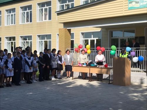 Сотрудники Госавтоинспекции приняли участие в торжественных линейках, посвященных Дню знаний
