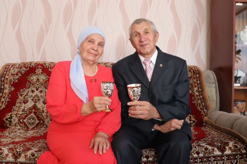 Яңа Салман авылында яшәүче Зөләйха һәм Фирдинат Мәхмүтовлар бер-берсенә терәк булып гомер итәләр