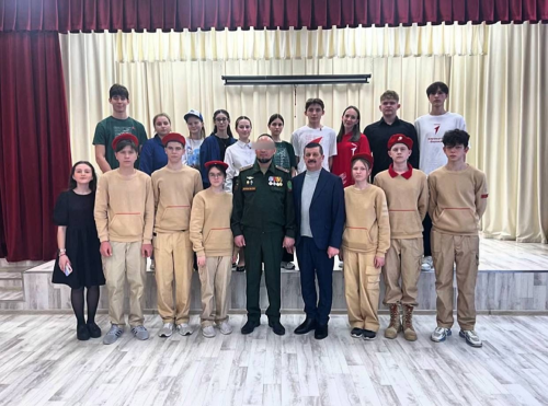 В Базарно-Матакской школе состоялась встреча с участником специальной военной операции Русланом Шайхутдиновым