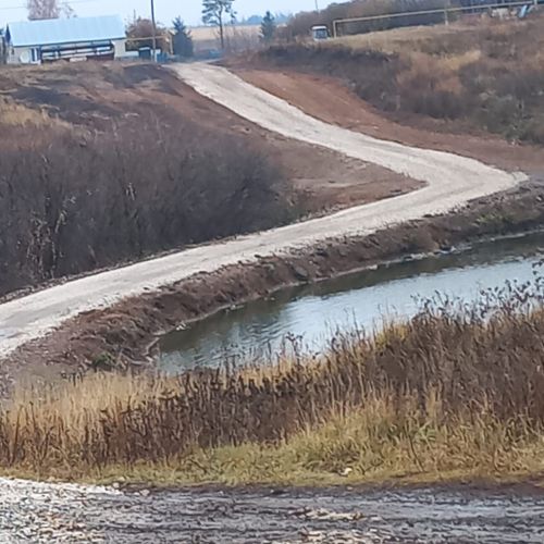 В селе Старые Ургагары провели засыпку щебнем полотна  дороги, ведущей к пруду