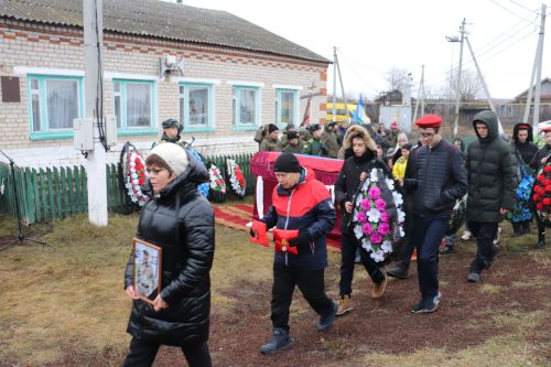 Жители Верхних Матак проводили в последний путь своего односельчанина Виктора Севрикеева