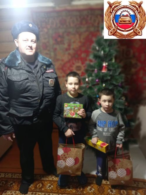 Әлки районының полиция хезмәткәрләре Яңа ел бүләкләре тапшырды