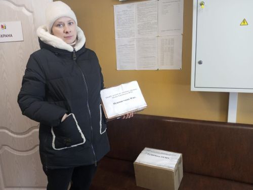 В Центральной районной библиотеке продолжается сбор гуманитарной помощи