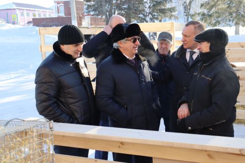 Күп еллар дәвамында Иске Матакта Петр Бравков куян үстерү белән шөгыльләнә