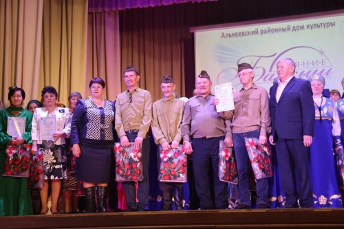 В районном доме культуры прошел гала-концерт среди ветеранов «Балкыш – Сияние»