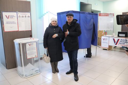 Россия Герое Раил Габдрахмановның әти-әнисе Лира һәм Наил Габдрахмановлар Россия Президенты сайлауларында катнаша