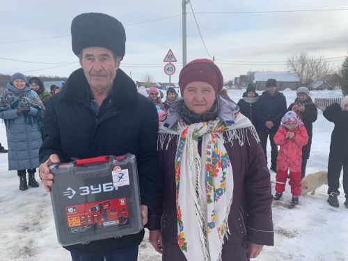 Югары Кәчи авылында яшәүче Виктор Толстов электр шөреп боргычы отты