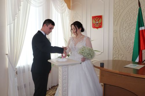 В Алькеевском районе состоялась торжественная регистрация брака Дениса Мукусева и Алёны Шароновой
