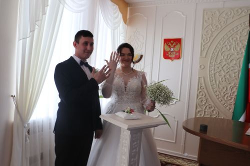 В Алькеевском районе состоялась торжественная регистрация брака Дениса Мукусева и Алёны Шароновой