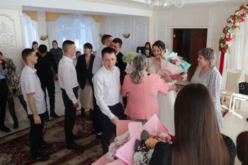 В Алькеевском районе состоялась торжественная регистрация брака Дениса Мукусева и Алёны Шароновой