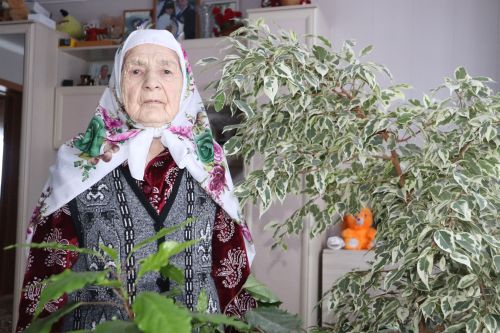 Югары Әлморза авылыннан 90 яшьлек Рәшидә Зарипованың оныгы махсус хәрби операциядә катнаша