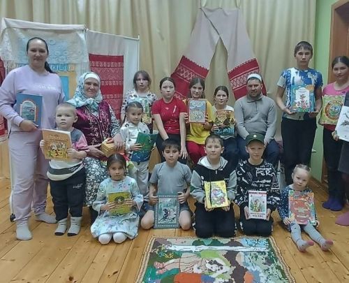 Яңа Әнжерә авылы клубында «Әкиятләр илендә» дигән кичә узды.