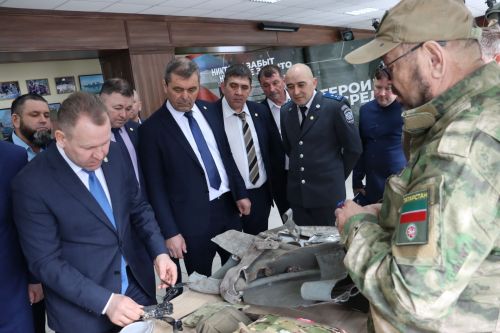 Алькеевцам находящимся на СВО передали автомобиль «Нива»