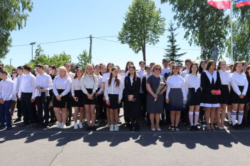 В Базарно-Матакской школе прошла торжественная линейка