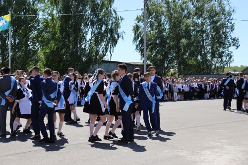 В Базарно-Матакской школе прошла торжественная линейка