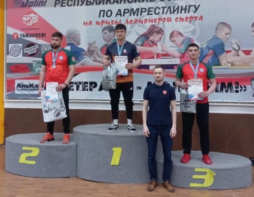 Раиль Исхаков из Базарных Матак занял третье место в соревнованиях по армреслингу