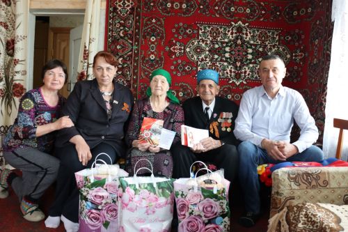 Әлки районы ветераннарына бәйрәм күчтәнәчләре өләштеләр