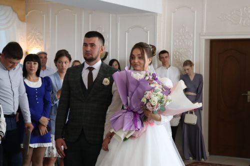 Яшь парлар “Сканияләр”дә: никахларын теркәүчеләр ЗАГСка йөк машиналарында килде