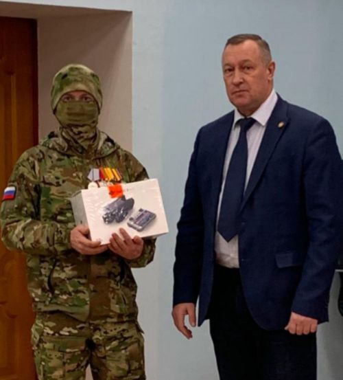 Әлки районы башлыгы сугышчыларга квадрокоптер тапшырды