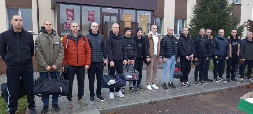 Алькеевские парни отправились на армейскую служ­бу