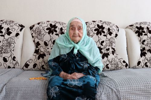 100 яшьлек райондашыбыз Миңнегөл апа Гафиятуллина бәйрәм сәламнәре юллады