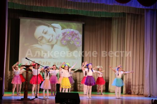 В Алькеевском районе прошел концерт, посвященный Дню матери