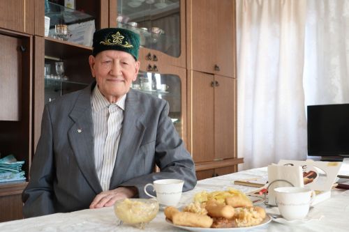 “Көнне төнгә ялгап эшләп яшәргә туры килде...”, - ди Базарлы Матакта яшәүче Миңлевәгыйзь Сафин.