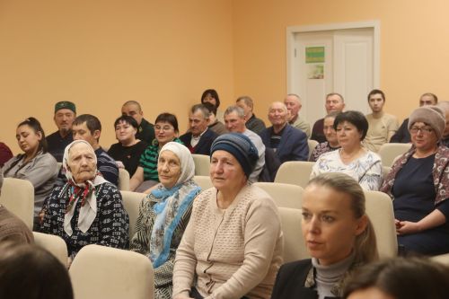 Рәшит Мусин Иске Чаллы авыл җирлеге халкы белән уртак тел табуга ирешкән