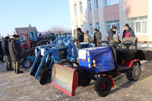 Чиябаш авылыннан Расих Хәйруллин үз куллары белән хуҗалыкта бик кирәкле техника ясаган