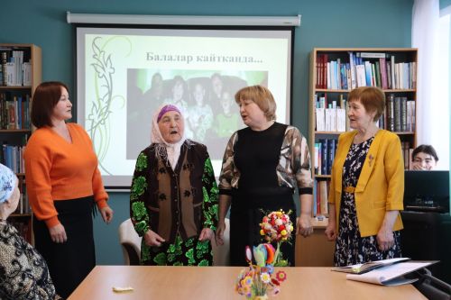 83 яшьлек Наилә Алимова әлкилеләргә шигырьләр җыентыгын  тәкъдим итте