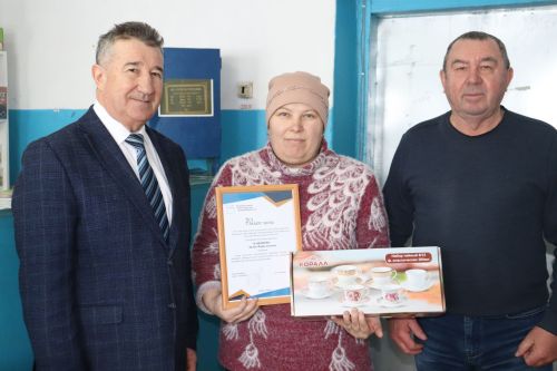 Әлки районы почта хемәткәренә “Әлки хәбәрләре” газетасы редакциясенең Рәхмәт хаты тапшырылды