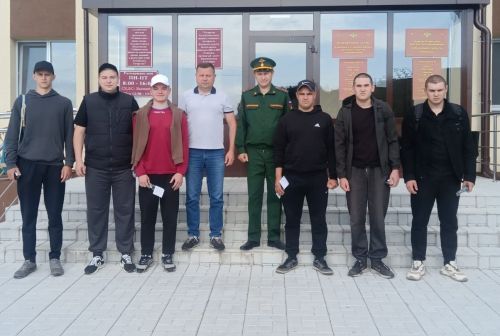 Әлки районы егетләре чакырылыш белән хәрби хезмәтне үтәргә китте